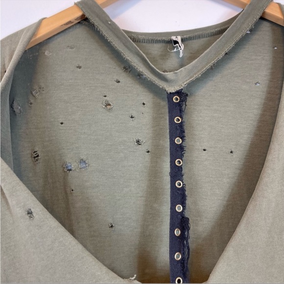 LF - Emma & Sam Distressed Oversized Short Sleeve T-shirt - Picture 5 of 5